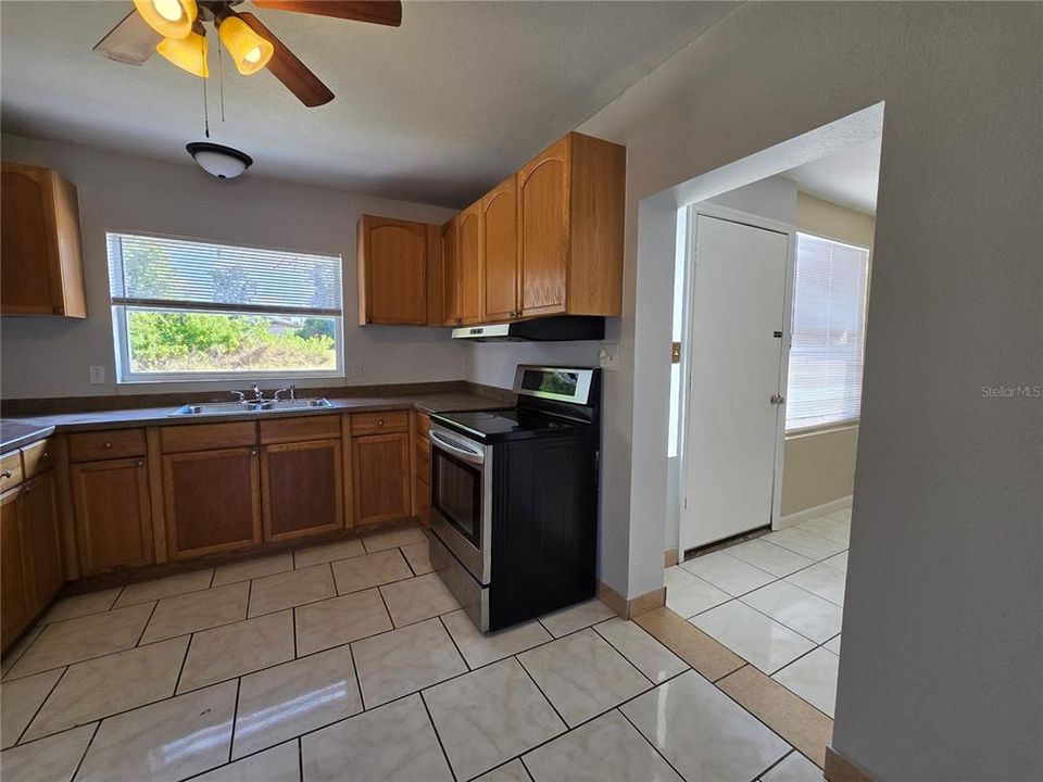 出租: $1,290 (2 贝兹, 1 浴室, 1246 平方英尺)