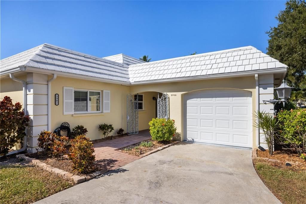 For Sale: $1,150,000 (2 beds, 2 baths, 1601 Square Feet)