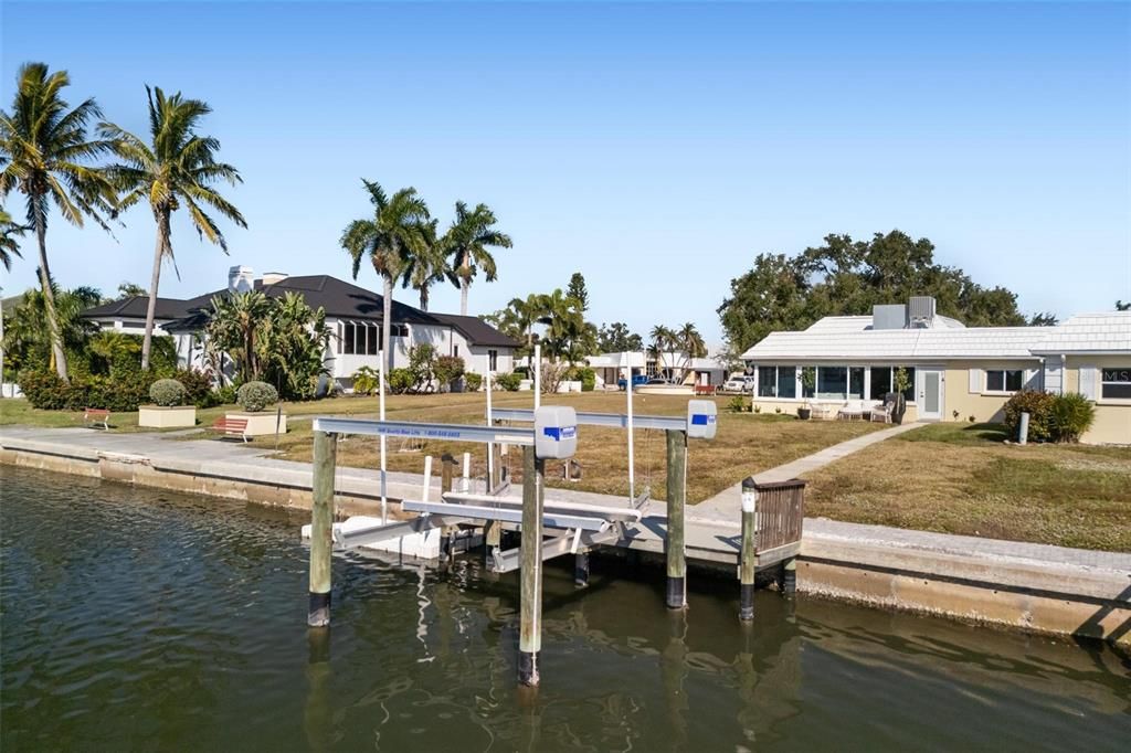 For Sale: $1,150,000 (2 beds, 2 baths, 1601 Square Feet)