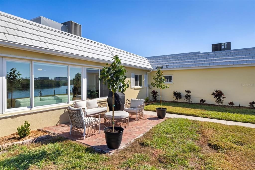 For Sale: $1,150,000 (2 beds, 2 baths, 1601 Square Feet)