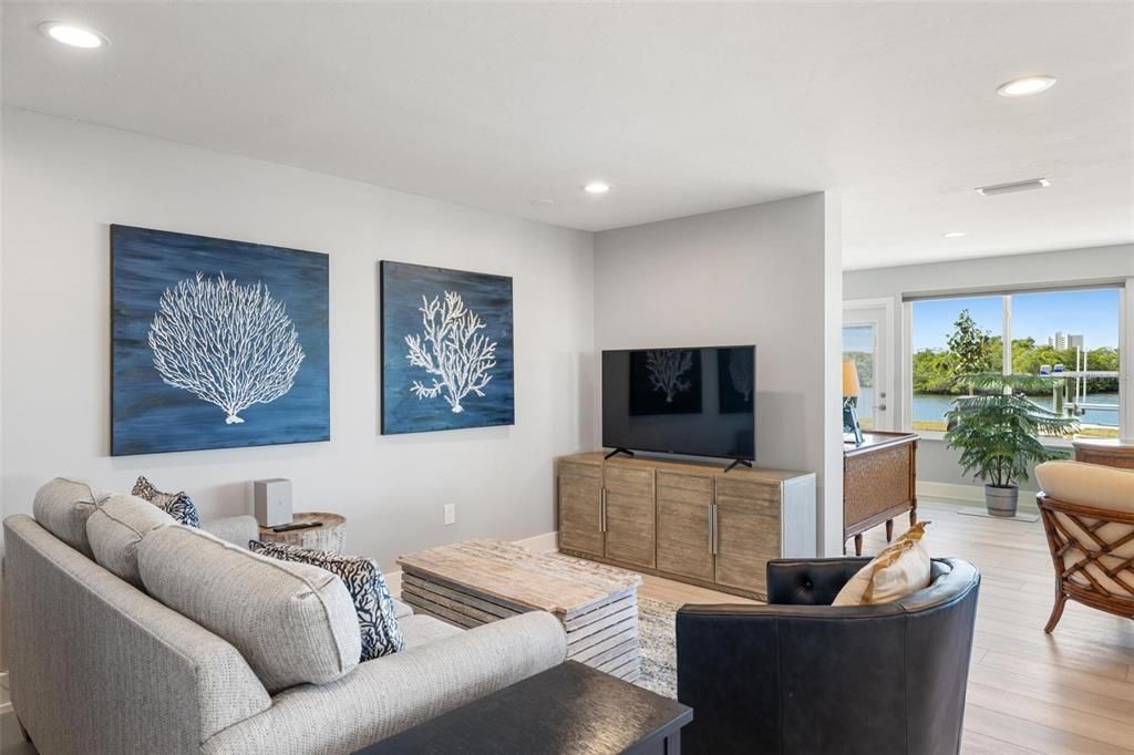 For Sale: $1,150,000 (2 beds, 2 baths, 1601 Square Feet)