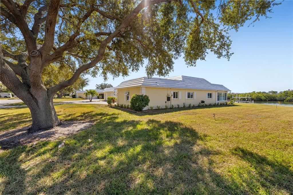 For Sale: $1,150,000 (2 beds, 2 baths, 1601 Square Feet)