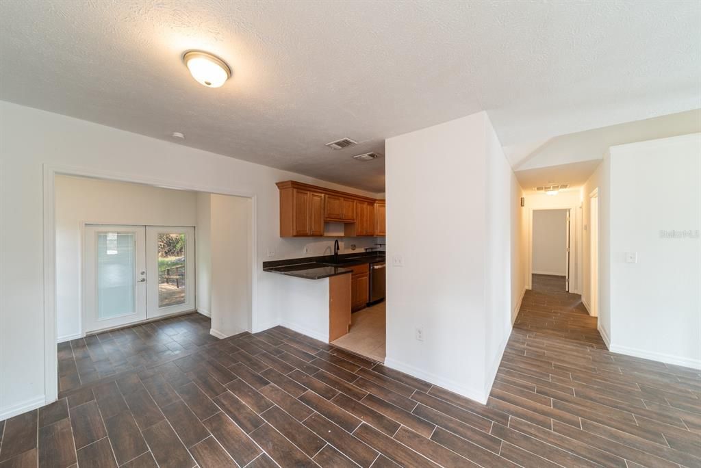 For Rent: $1,850 (3 beds, 2 baths, 1269 Square Feet)