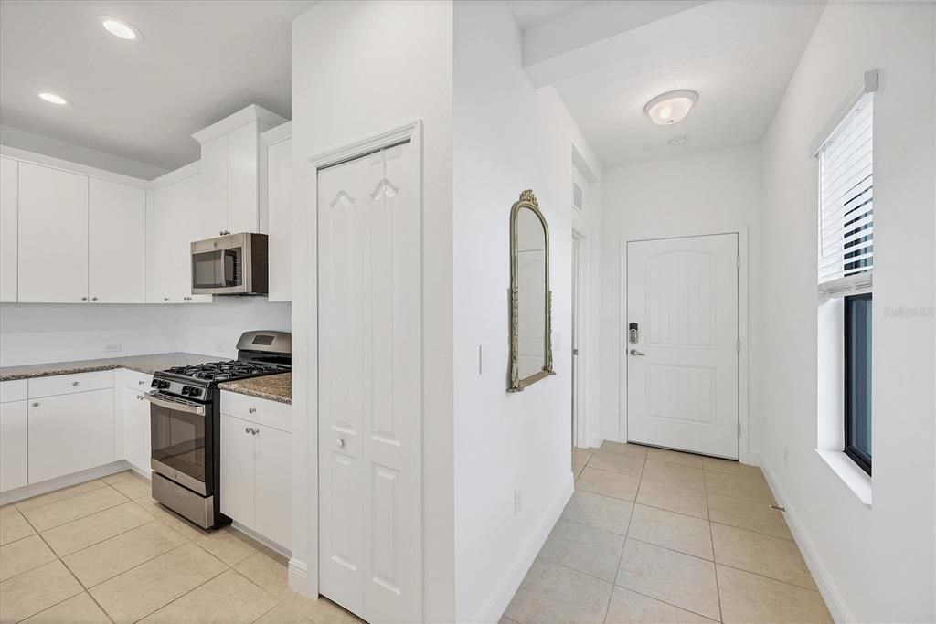 На продажу: $405,000 (3 спален, 2 ванн, 1421 Квадратных фут)