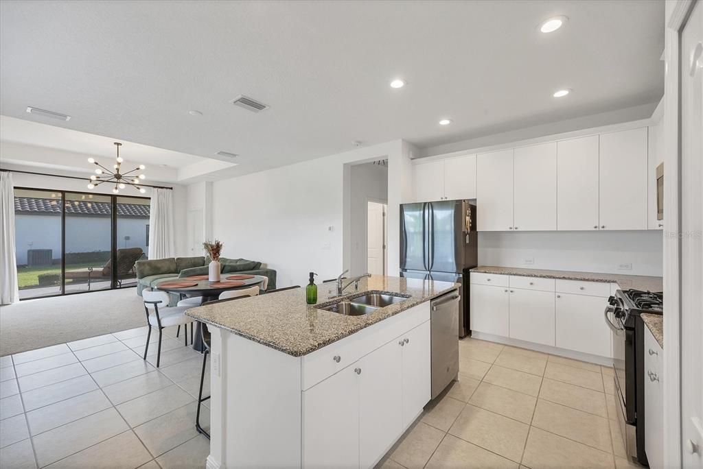 На продажу: $405,000 (3 спален, 2 ванн, 1421 Квадратных фут)