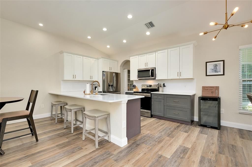 待售: $399,900 (2 贝兹, 2 浴室, 1385 平方英尺)