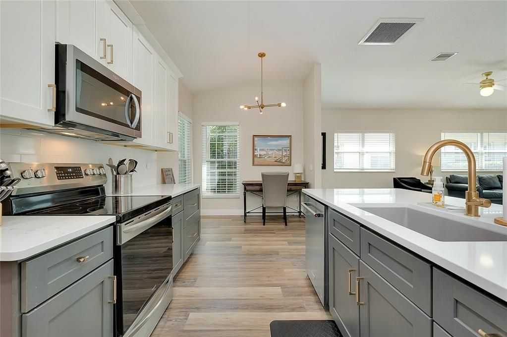 待售: $399,900 (2 贝兹, 2 浴室, 1385 平方英尺)