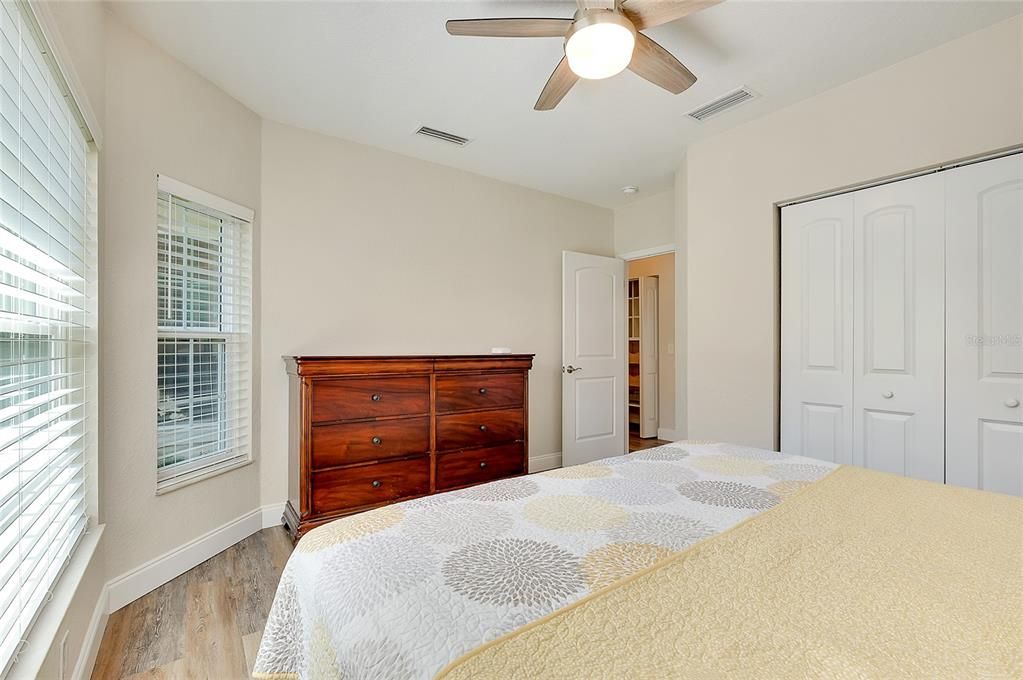 待售: $399,900 (2 贝兹, 2 浴室, 1385 平方英尺)