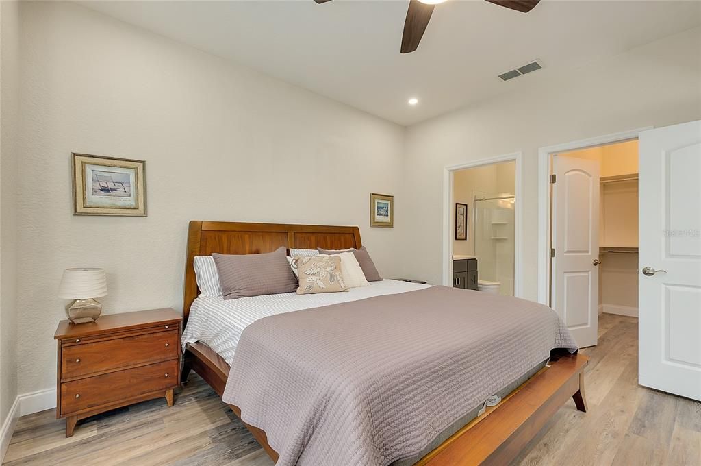 待售: $399,900 (2 贝兹, 2 浴室, 1385 平方英尺)