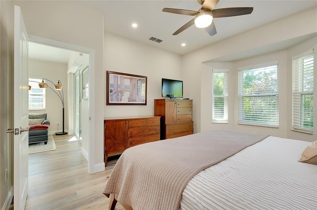 待售: $399,900 (2 贝兹, 2 浴室, 1385 平方英尺)