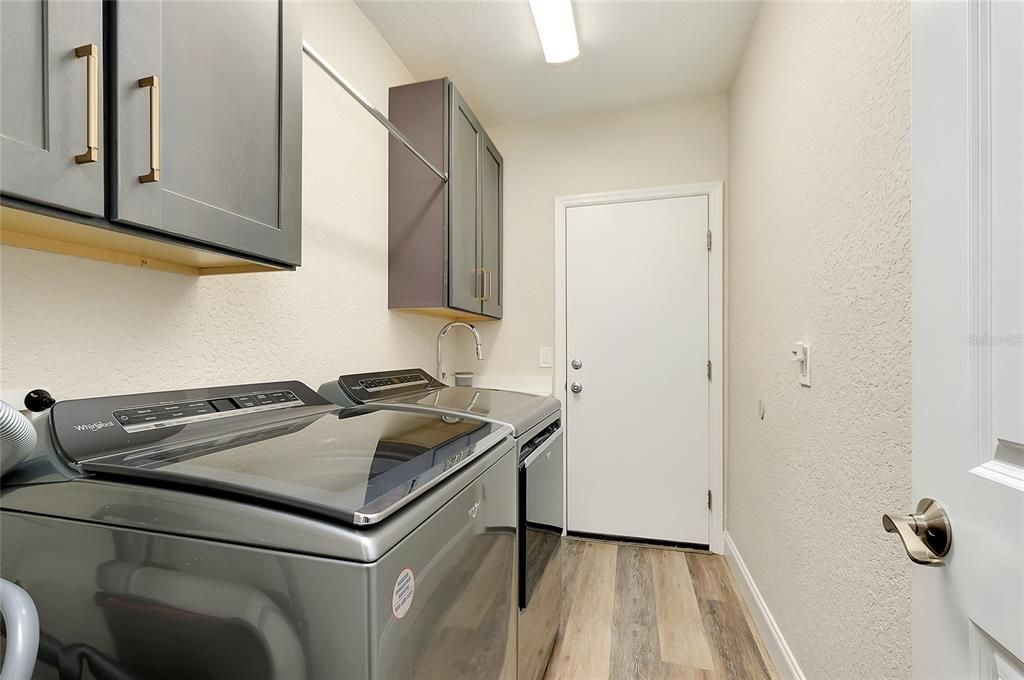 待售: $399,900 (2 贝兹, 2 浴室, 1385 平方英尺)