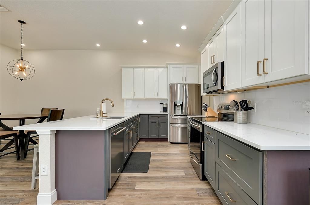 待售: $399,900 (2 贝兹, 2 浴室, 1385 平方英尺)