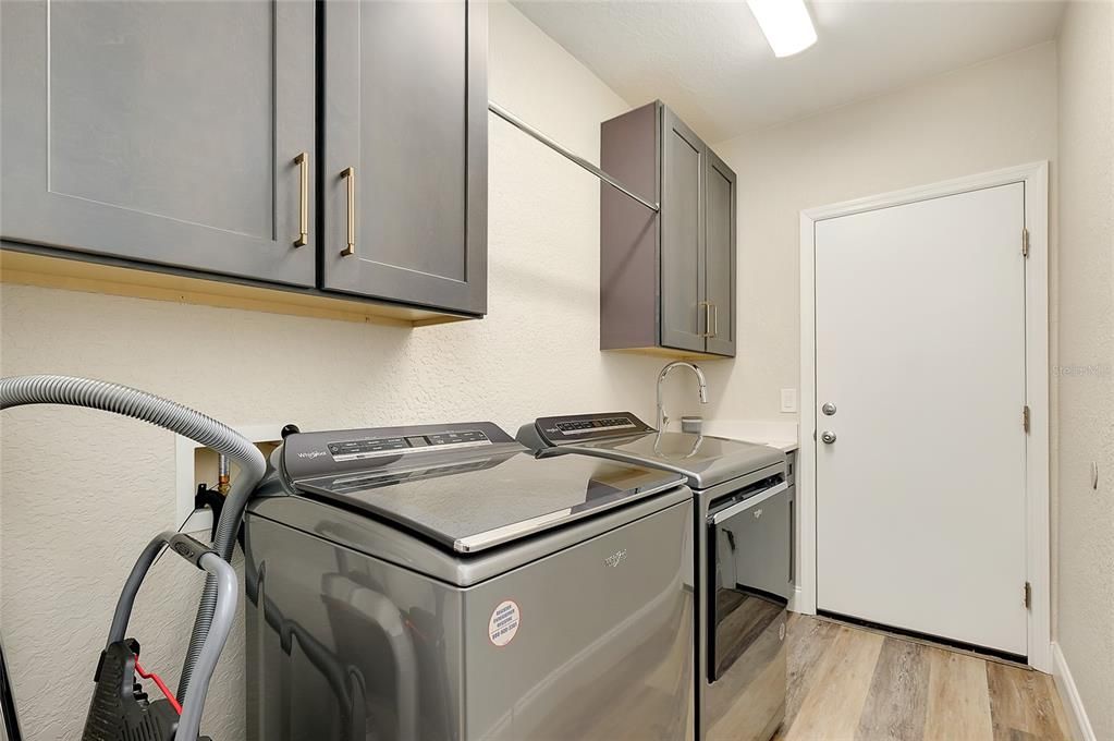 待售: $399,900 (2 贝兹, 2 浴室, 1385 平方英尺)