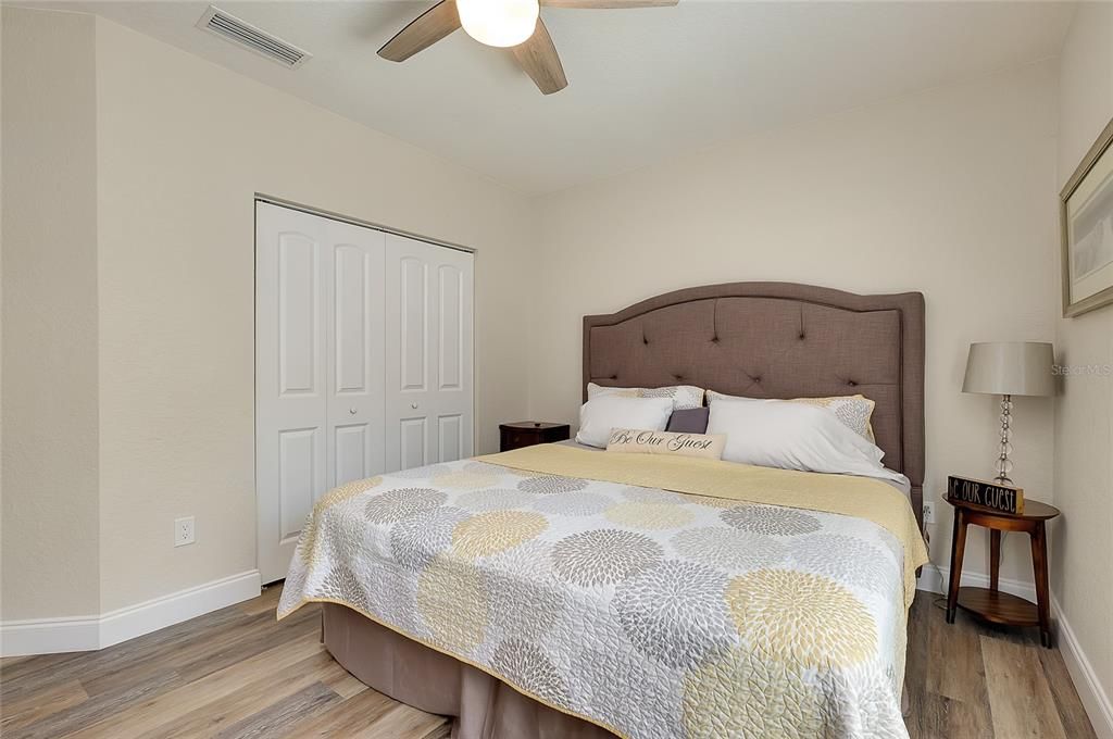 待售: $399,900 (2 贝兹, 2 浴室, 1385 平方英尺)