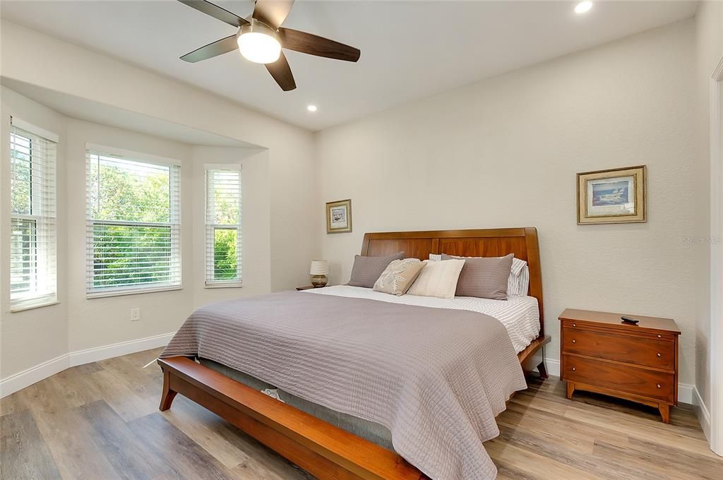 待售: $399,900 (2 贝兹, 2 浴室, 1385 平方英尺)