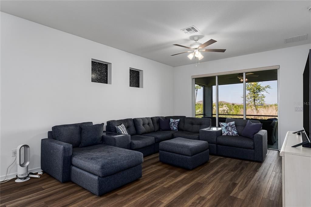 На продажу: $399,900 (2 спален, 2 ванн, 1542 Квадратных фут)