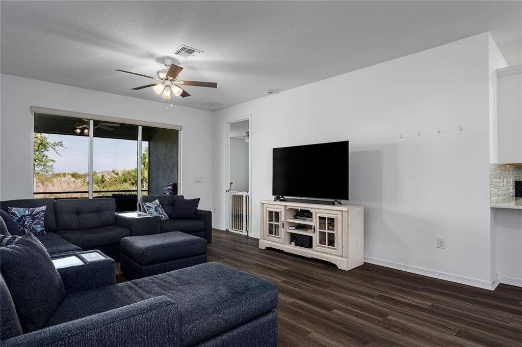 На продажу: $399,900 (2 спален, 2 ванн, 1542 Квадратных фут)