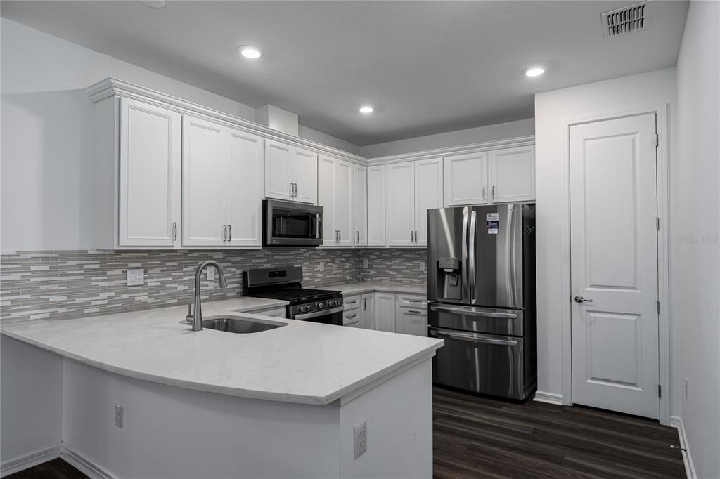 На продажу: $399,900 (2 спален, 2 ванн, 1542 Квадратных фут)