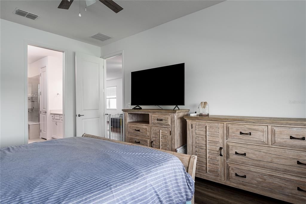 На продажу: $399,900 (2 спален, 2 ванн, 1542 Квадратных фут)