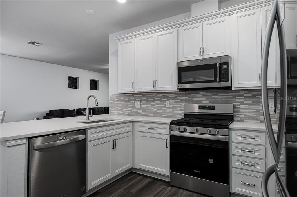 На продажу: $399,900 (2 спален, 2 ванн, 1542 Квадратных фут)