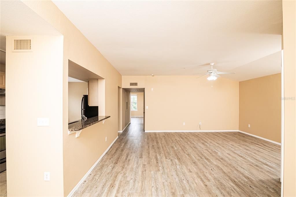 出租: $1,699 (2 贝兹, 1 浴室, 1271 平方英尺)