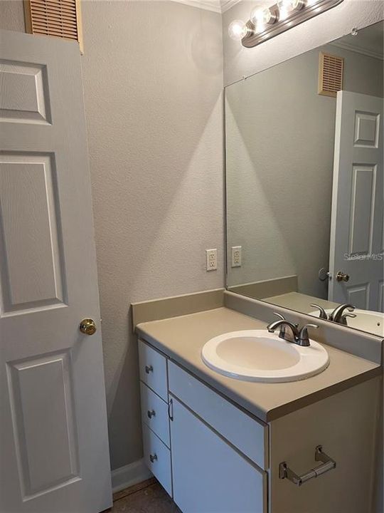 For Rent: $1,500 (1 beds, 1 baths, 865 Square Feet)