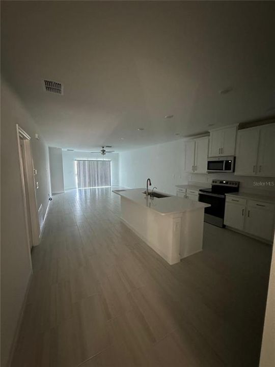 For Rent: $2,000 (2 beds, 2 baths, 1396 Square Feet)