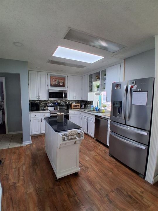 На продажу: $349,900 (2 спален, 2 ванн, 1980 Квадратных фут)