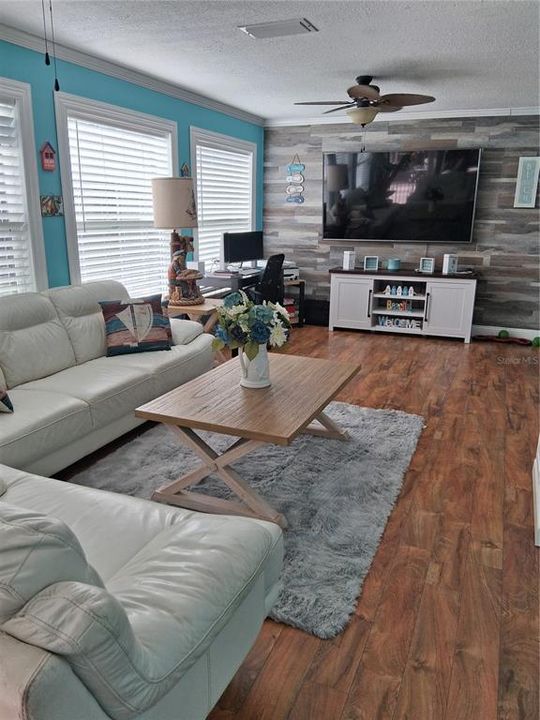 На продажу: $349,900 (2 спален, 2 ванн, 1980 Квадратных фут)