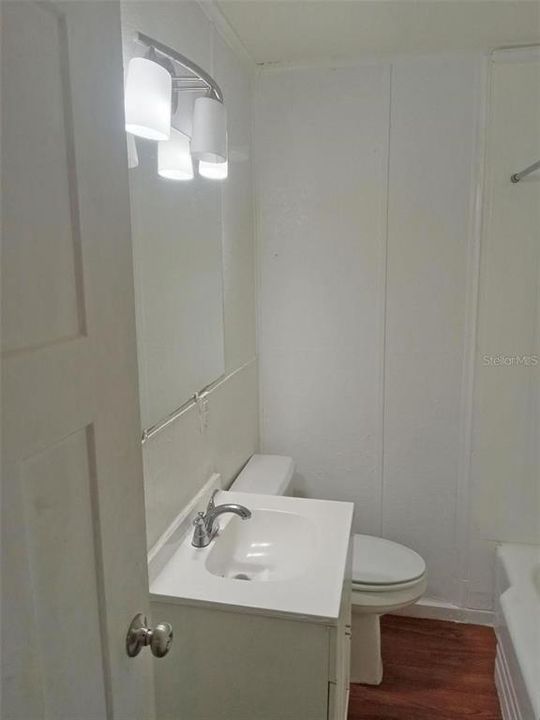 出租: $1,300 (3 贝兹, 1 浴室, 838 平方英尺)