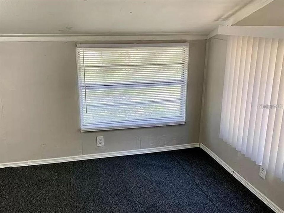 出租: $1,300 (3 贝兹, 1 浴室, 838 平方英尺)