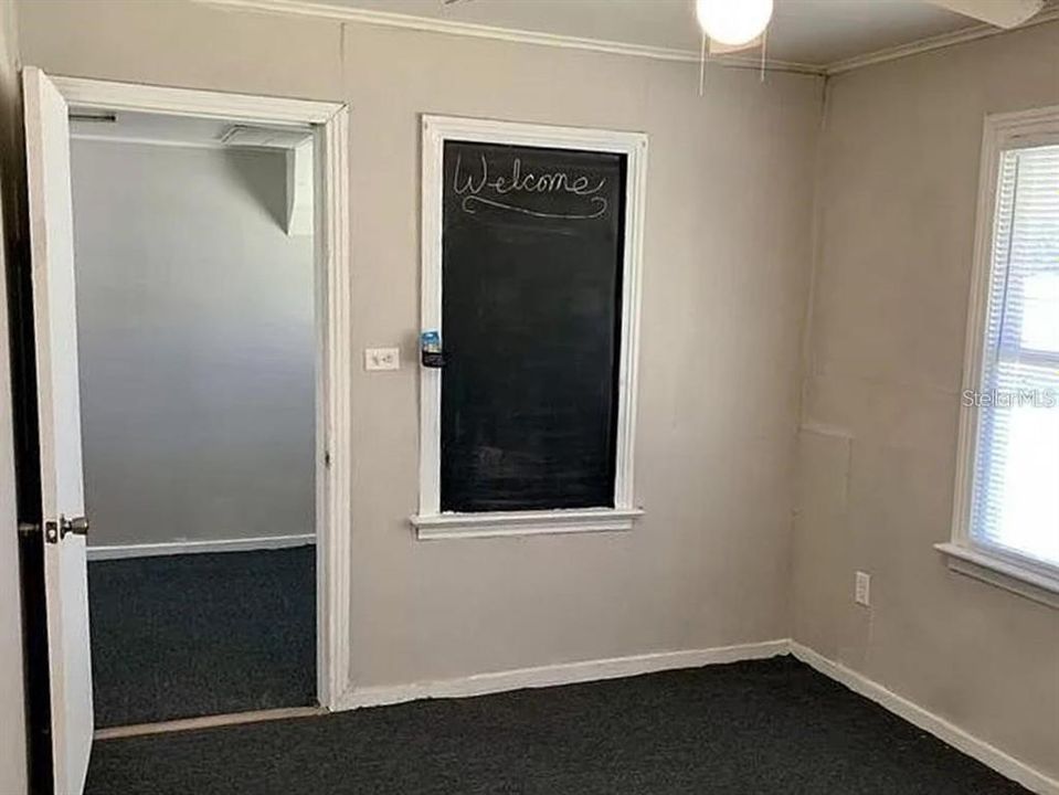 出租: $1,300 (3 贝兹, 1 浴室, 838 平方英尺)