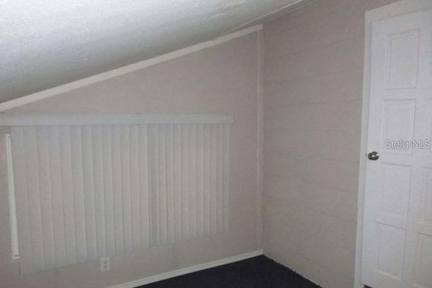 出租: $1,300 (3 贝兹, 1 浴室, 838 平方英尺)