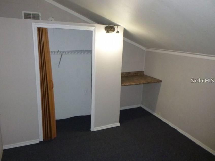 出租: $1,300 (3 贝兹, 1 浴室, 838 平方英尺)