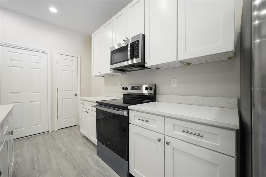 For Sale: $310,000 (3 beds, 2 baths, 1441 Square Feet)