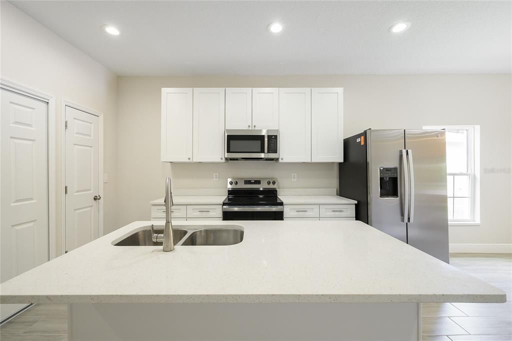 For Sale: $310,000 (3 beds, 2 baths, 1441 Square Feet)