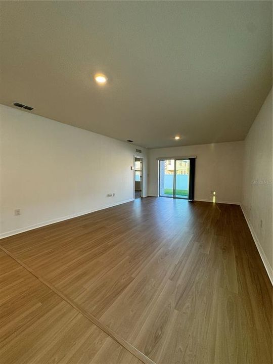 出租: $2,450 (3 贝兹, 2 浴室, 1641 平方英尺)