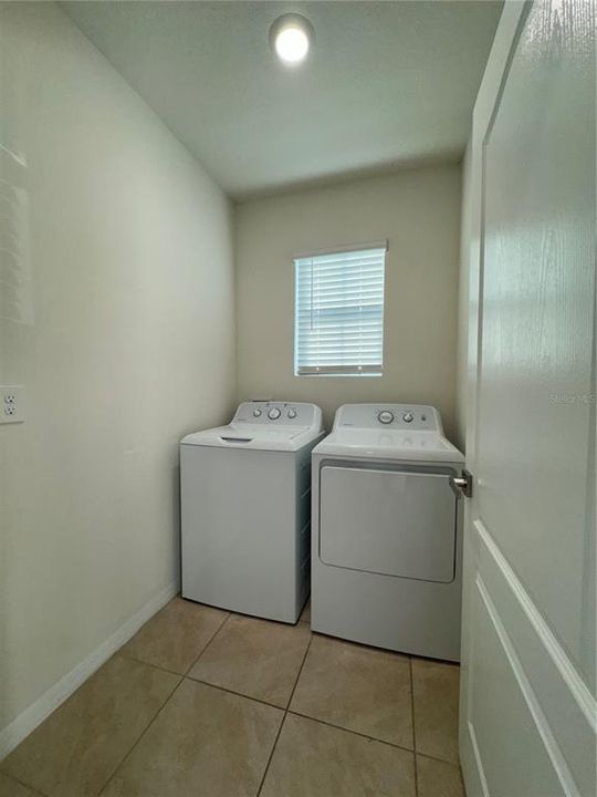 出租: $2,450 (3 贝兹, 2 浴室, 1641 平方英尺)