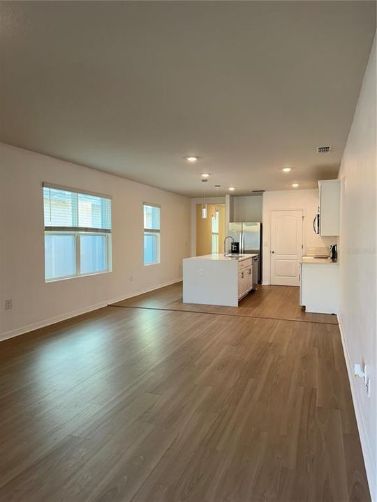 出租: $2,450 (3 贝兹, 2 浴室, 1641 平方英尺)