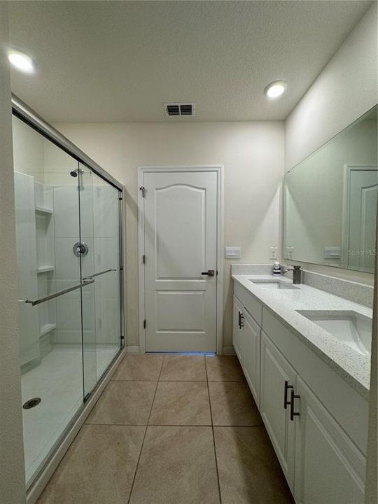 出租: $2,450 (3 贝兹, 2 浴室, 1641 平方英尺)