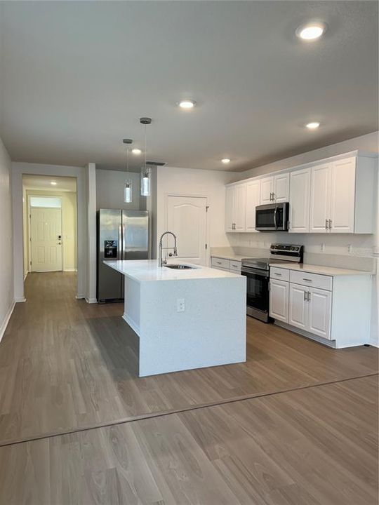 出租: $2,450 (3 贝兹, 2 浴室, 1641 平方英尺)