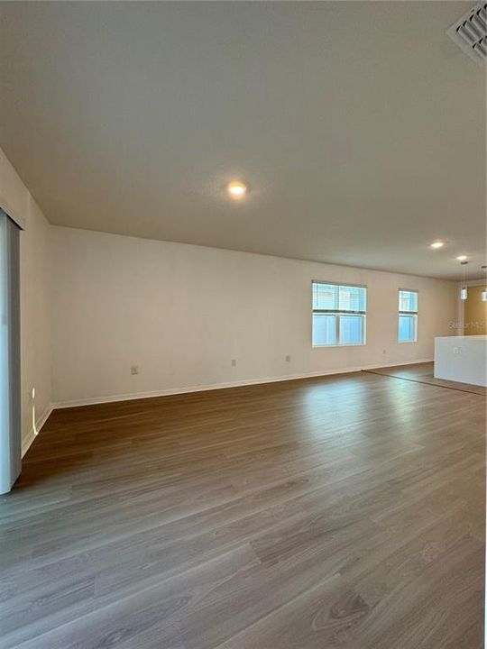 出租: $2,450 (3 贝兹, 2 浴室, 1641 平方英尺)