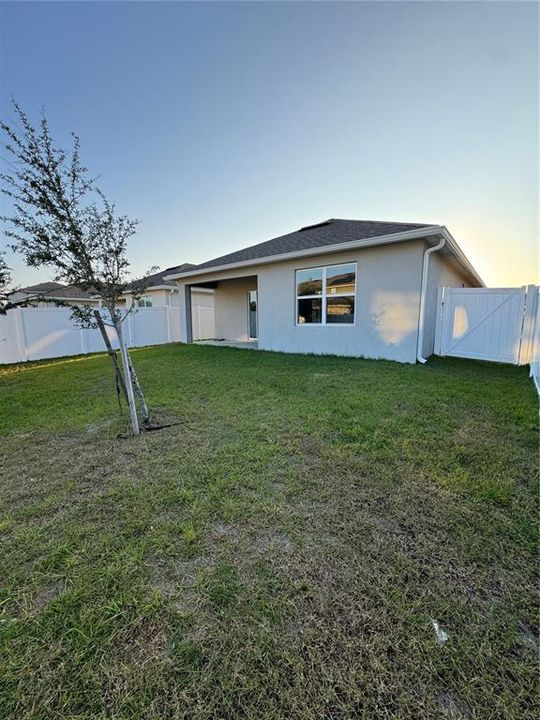 出租: $2,450 (3 贝兹, 2 浴室, 1641 平方英尺)