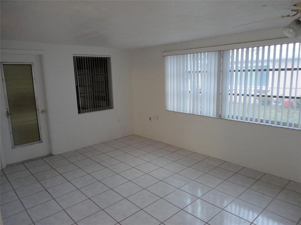 For Rent: $1,575 (2 beds, 1 baths, 1086 Square Feet)