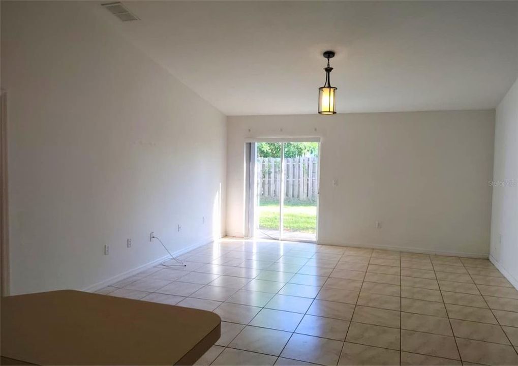 出租: $1,525 (3 贝兹, 2 浴室, 1764 平方英尺)