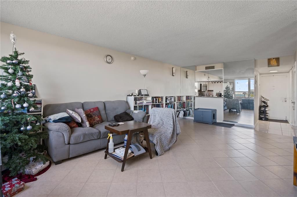 На продажу: $215,000 (1 спален, 1 ванн, 810 Квадратных фут)