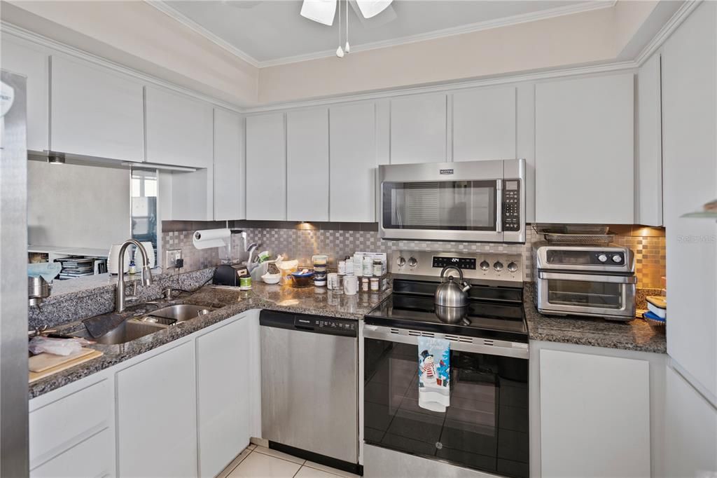 На продажу: $215,000 (1 спален, 1 ванн, 810 Квадратных фут)