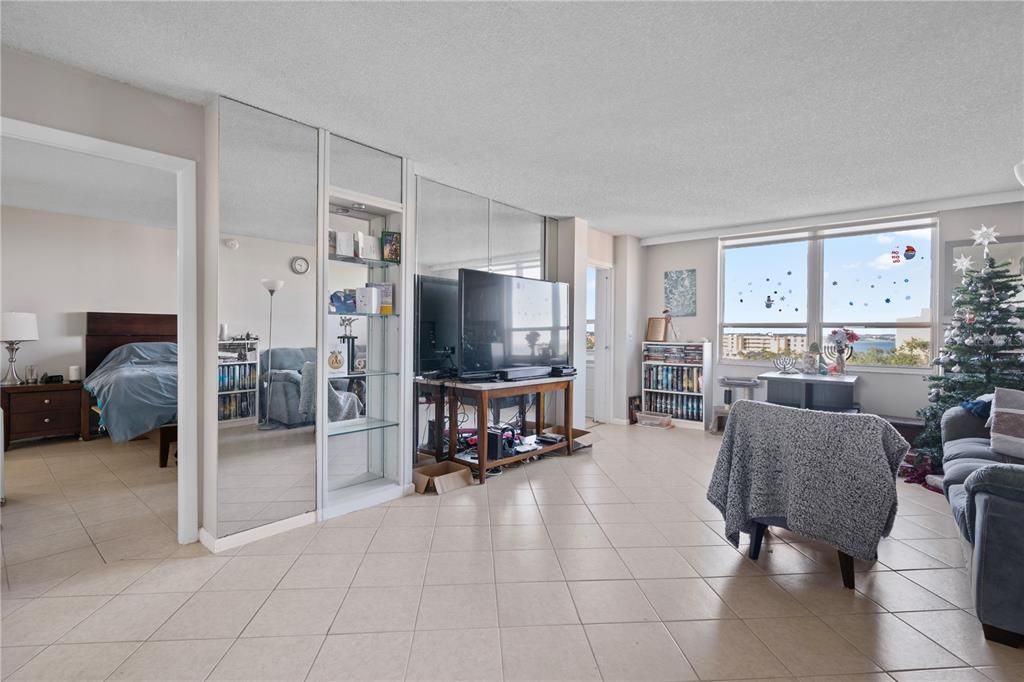 На продажу: $215,000 (1 спален, 1 ванн, 810 Квадратных фут)