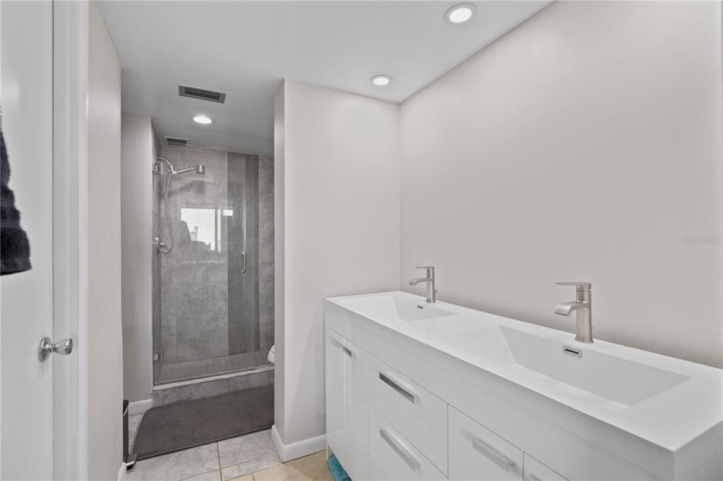 На продажу: $215,000 (1 спален, 1 ванн, 810 Квадратных фут)