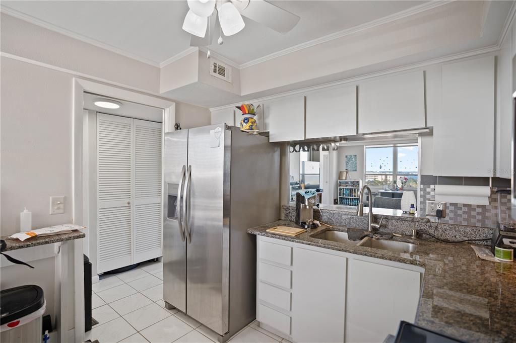 На продажу: $215,000 (1 спален, 1 ванн, 810 Квадратных фут)